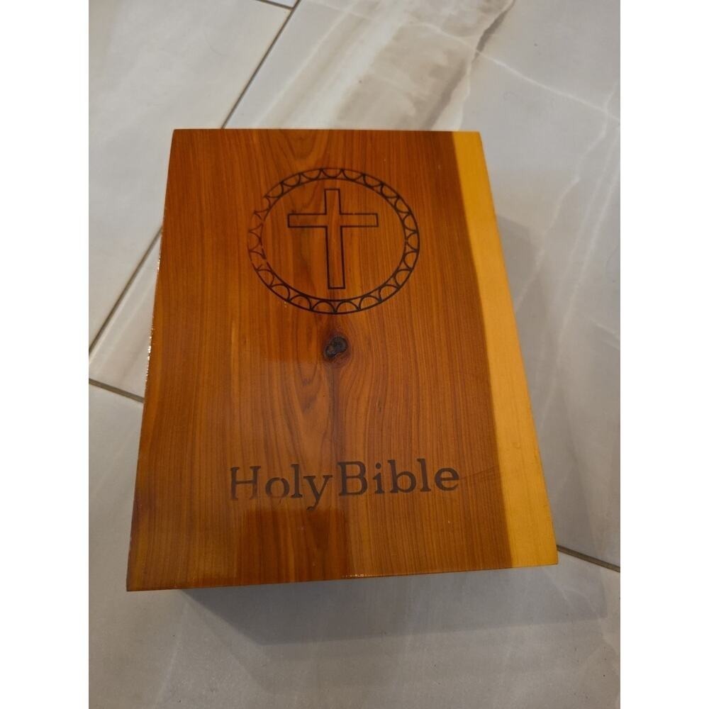 Holy Bible 1976 Prince of Peace Memorial Edition Concord Bible Wooden Cedar C1